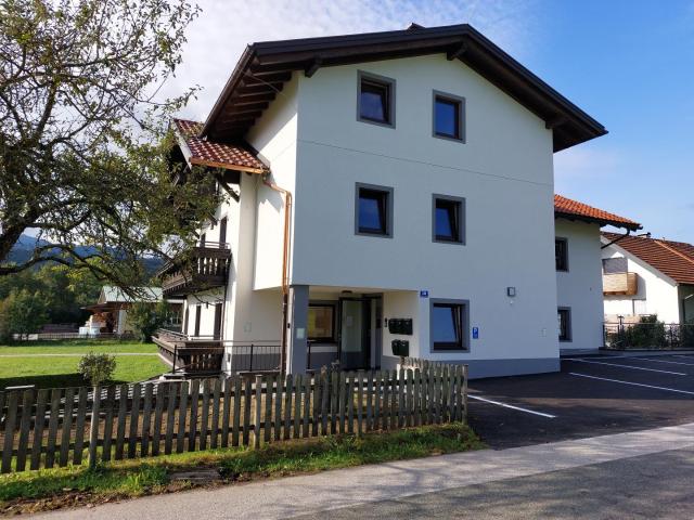 Thalgau: Große 2 Zimmerwohnung mit Loggia und Parkplatz