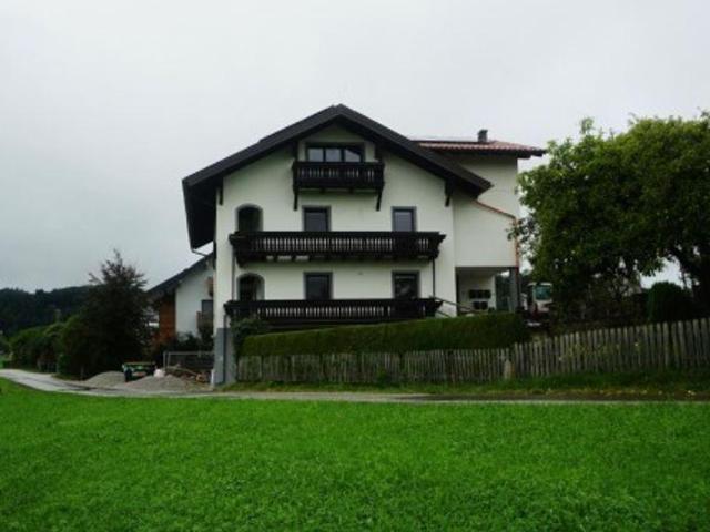 Thalgau: Große 2 Zimmerwohnung mit Loggia, Garage und Parkplatz