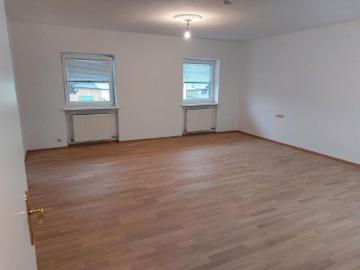 Thalgau: Große 2 Zimmerwohnung mit Loggia, Garage und Parkplatz