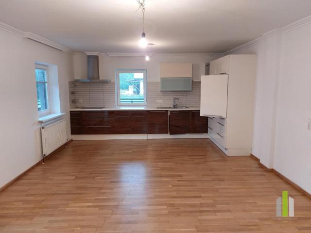 Thalgau: 2 Zimmerwohnung mit Loggia und Parkplatz