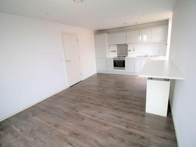 Thame 2 bed apartment to rent £1,400 pcm £323 pw