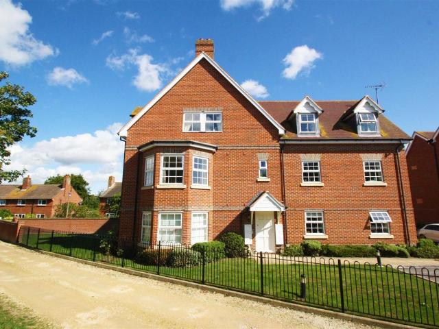 Thame, Oxfordshire 2 bed flat to rent £1,400 pcm £323 pw