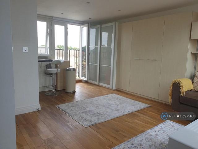 Thames Ave, Greenford, UB6 1 bed flat to rent £1,499 pcm £346 pw