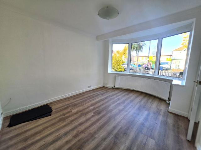 Thames Avenue, Perivale, Greenford UB6, 3 bed property to rent, £2,300 pcm | PrimeLocation