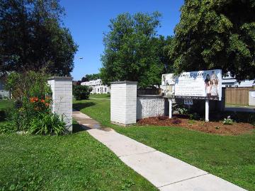 Oxford, Ontario - Garden, Parking