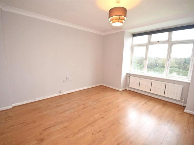 Thames Eyot, Cross Deep, Twickenham, Middlesex, TW1