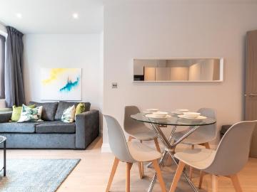 Thames Street, Staines Upon Thames TW18 2 bed apartment to rent £3,500 pcm £808 pw