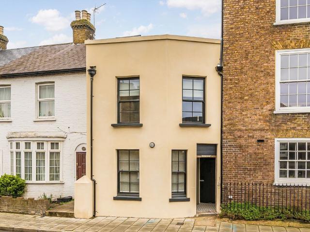 Thames Street, Sunbury On Thames TW16, 2 bed detached house to rent, £2,495 pcm | PrimeLocation