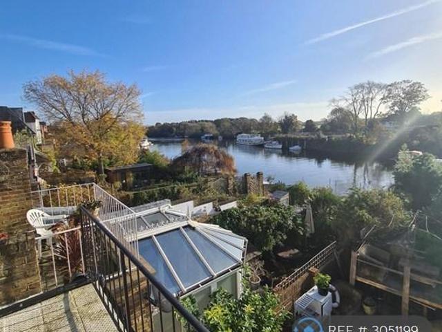 Thames Street, Sunbury On Thames. 1 bed flat to rent £1,450 pcm £335 pw