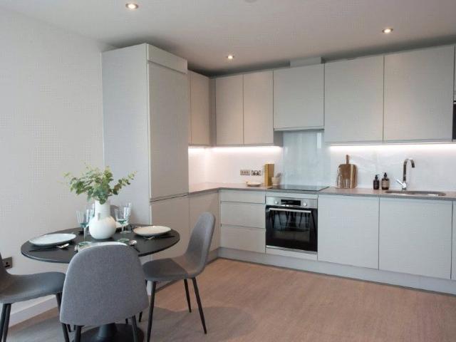 Thames Quarter, 2 Napier Road, Reading RG1, 2 bed flat to rent, £2,150 pcm | PrimeLocation