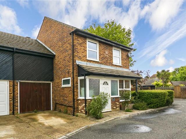 Thamesgate Close, Richmond, TW10 4 bed semi detached house to rent £3,995 pcm £922 pw