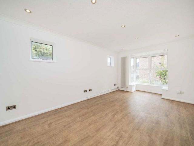 Thamesgate Close, TW10, London