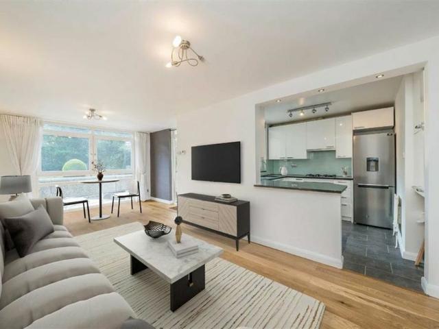 Thamespoint, TW11, London