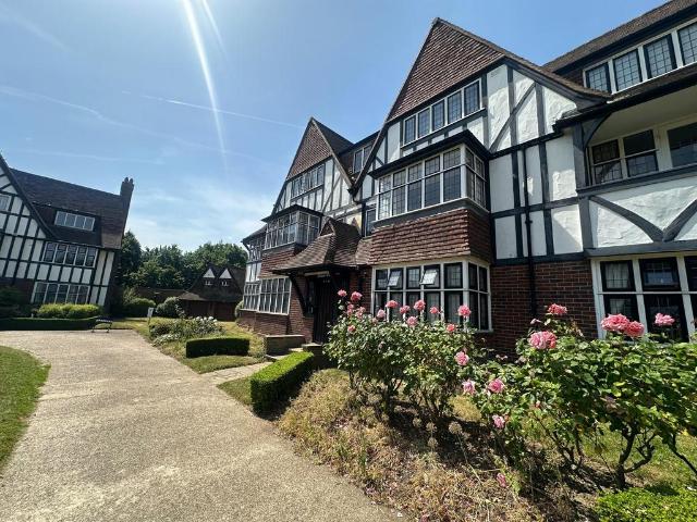Thanet Court, Queens Drive, West Acton 3 bed flat to rent £2,800 pcm £646 pw
