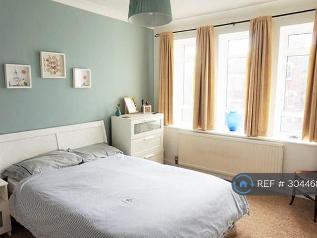 Thanet Lodge, London, NW2 2 bed flat to rent £2,300 pcm £531 pw