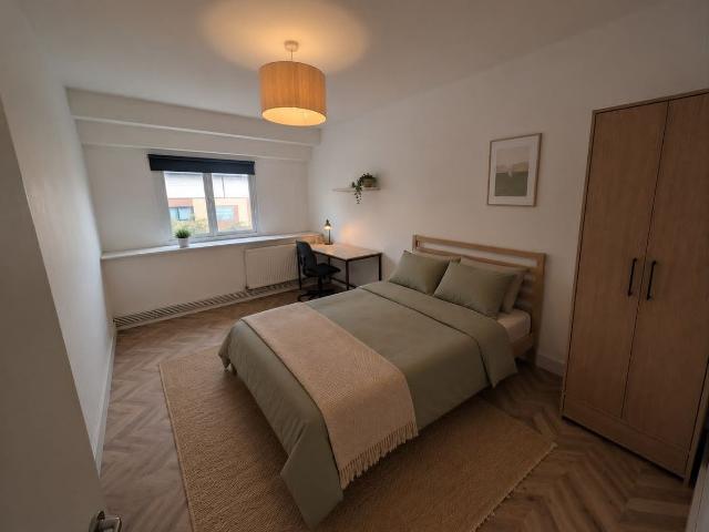 Theydon Road, London E5, 3 bed flat to rent, £2,800 pcm | PrimeLocation
