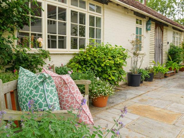 The Cottage, The Old Rectory, Faversham ME13, 1 bed bungalow to rent, £1,100 pcm | PrimeLocation