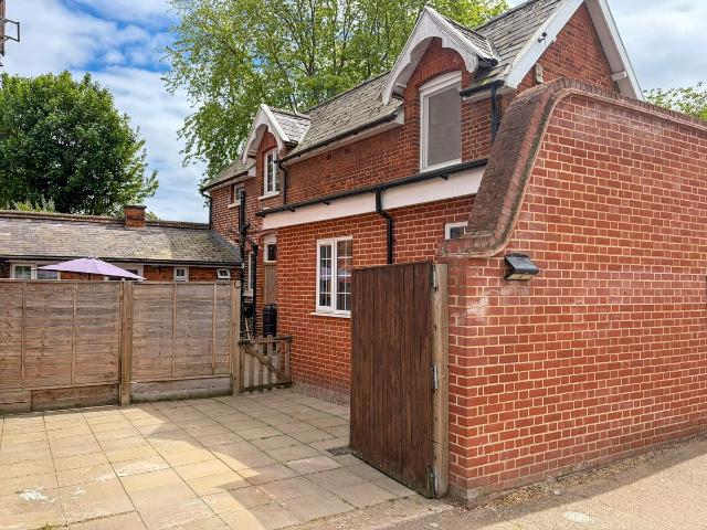 The Cottage, Exeter Villa, Newmarket CB8, 2 bed cottage to rent, £1,350 pcm | PrimeLocation