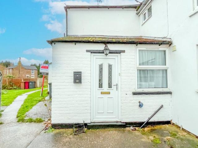 The Cottages, Silverside Lane, Scawby. 3 bed terraced house to rent £675 pcm £156 pw