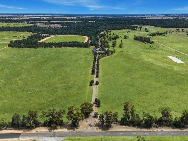 The Country Lifestyle You've Been Waiting ForAll Just Minutes from Town