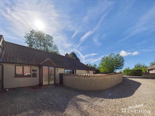 The Cowshed, Cuddington 5 bed barn conversion to rent £3,900 pcm £900 pw