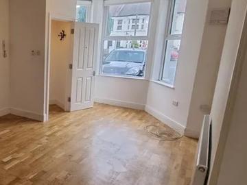 The Co operative Food, 70 72 Elmers End Road, London, SE20 7UX, United Kingdom | 1 bed apartment for rent #139404127 | Rentberry