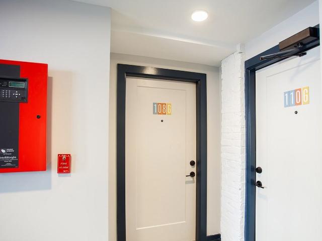 The Colonnades 2 Bedroom Apartment for Rent at 100 W Armour Blvd, Kansas City, MO 64111 Broadway Gillham