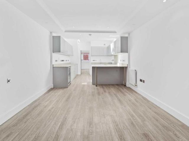 The Colonnades, Porchester Square, W2 4 bed flat to rent £4,333 pcm £1,000 pw