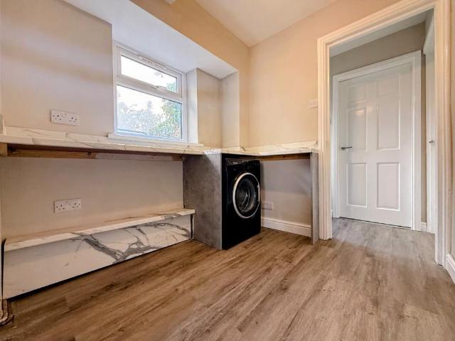 The Combs, DEWSBURY, WF12 1 bed terraced house to rent £675 pcm £156 pw
