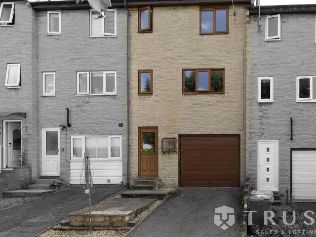 The Combs, Dewsbury WF12, 3 bed terraced house to rent, £975 pcm | PrimeLocation