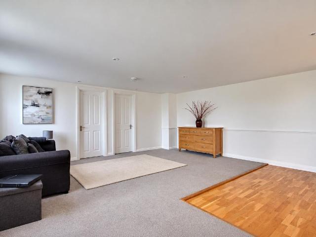 The Common, Cranleigh GU6, 2 bed flat to rent, £1,395 pcm | PrimeLocation
