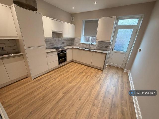 The Common, Sheffield, S35 3 bed terraced house to rent £950 pcm £219 pw