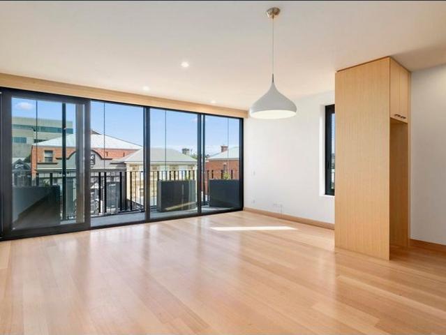 THE COMMONS Inner City Apartment