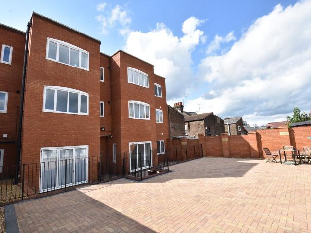 The Compasses, 11 Farley Hill, Luton, Bedfordshire LU1, Studio to rent, £850 pcm | PrimeLocation