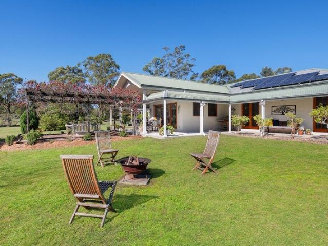 The Complete Family Acreage with Separate Accommodation