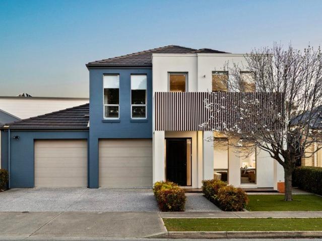 The Complete Family Entertainer, Moments from Henley Square