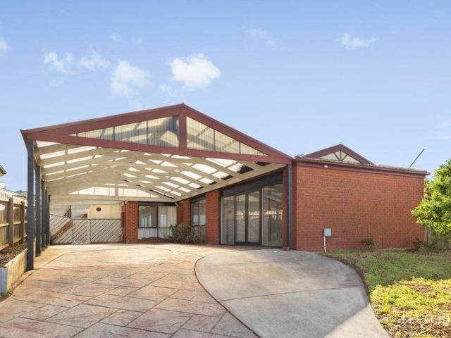 The Complete Family Lifestyle on a Generous 875sqm approx
