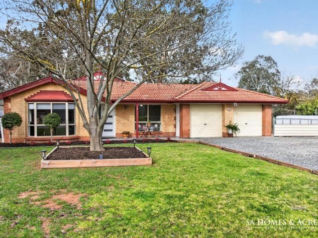 The complete family package at 6 Memorial Court!