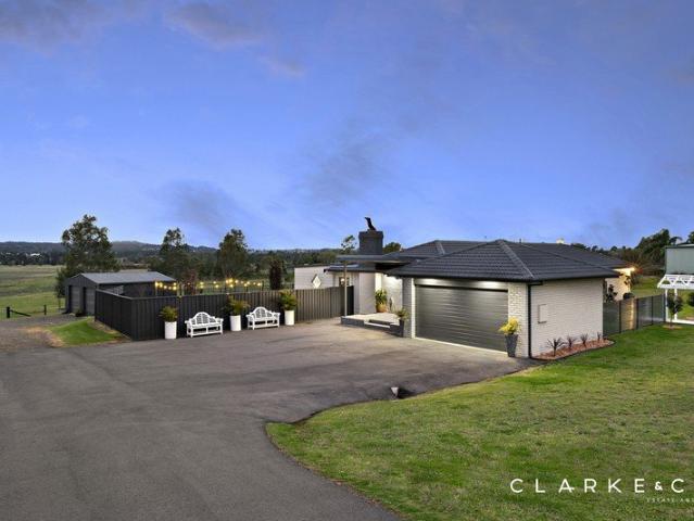 THE COMPLETE FAMILY PACKAGE IN BRANXTON!