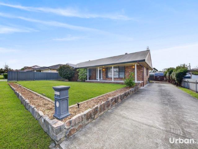 THE COMPLETE FAMILY PACKAGE ON 1,012M² POOL, SIDE ACCESS & SHED