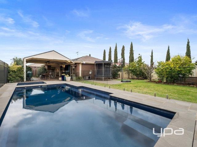 THE COMPLETE FAMILY PACKAGE ON 827M²!
