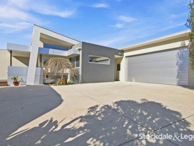 THE COMPLETE FAMILY PACKAGE SPACE, PRIVACY & EXCEPTIONAL OUTDOOR LIVING