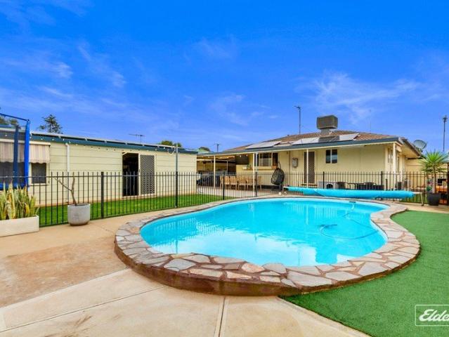 THE COMPLETE FAMILY PACKAGE WITH POOL, COMFORT & STYLE