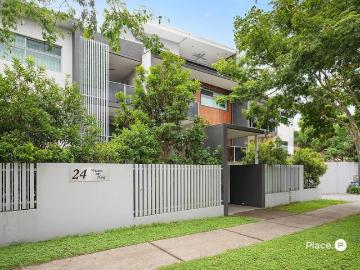 The Complete Package: Exceptionally Spacious, Light Filled + Lift Access