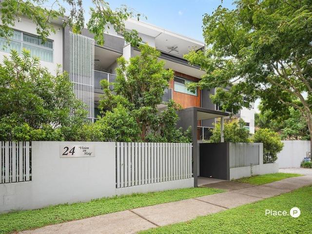 The Complete Package: Exceptionally Spacious, Light Filled + Lift Access