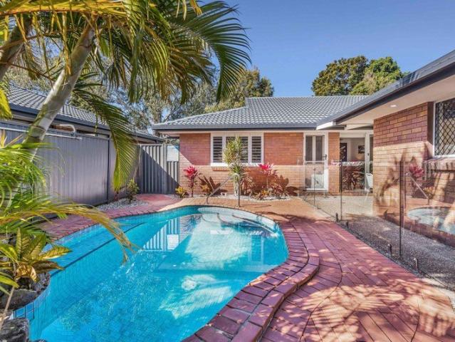 THE COMPLETE PACKAGE RENOVATED DUPLEX WITH POOL AND ROOM FOR A CARAVAN