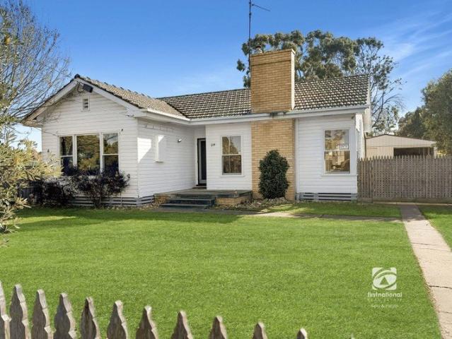 THE COMPLETE PACKAGE RENOVATED HOME ON 823SQM WITH HUGE SHED