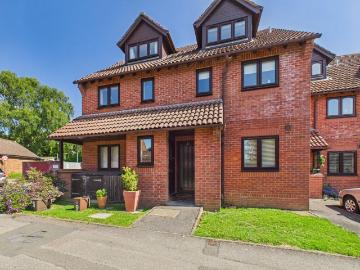 The Copse, Amersham, Buckinghamshire HP7, 2 bed maisonette to rent, £1,700 pcm | PrimeLocation