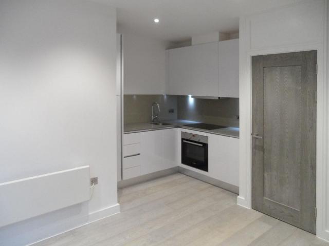 The Coppice, 12 The Grove, Slough, SL1 1 bed flat to rent £1,250 pcm £288 pw