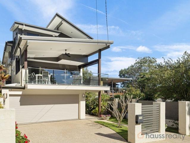 The Corinda family home you've been waiting for!